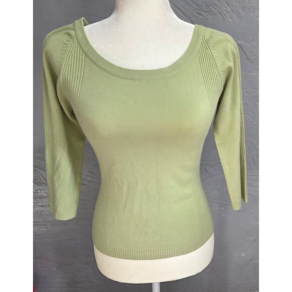 Takeout Light green 3/4 Sleeve Top Woman's Size Small - Picture 5 of 7
